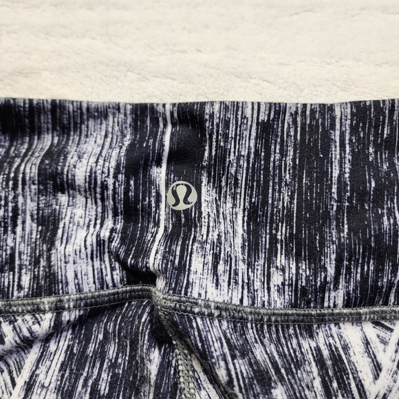 Lululemon Women's Wunder Under Crop Heat Wave Black White Size 6 - Picture 9 of 9